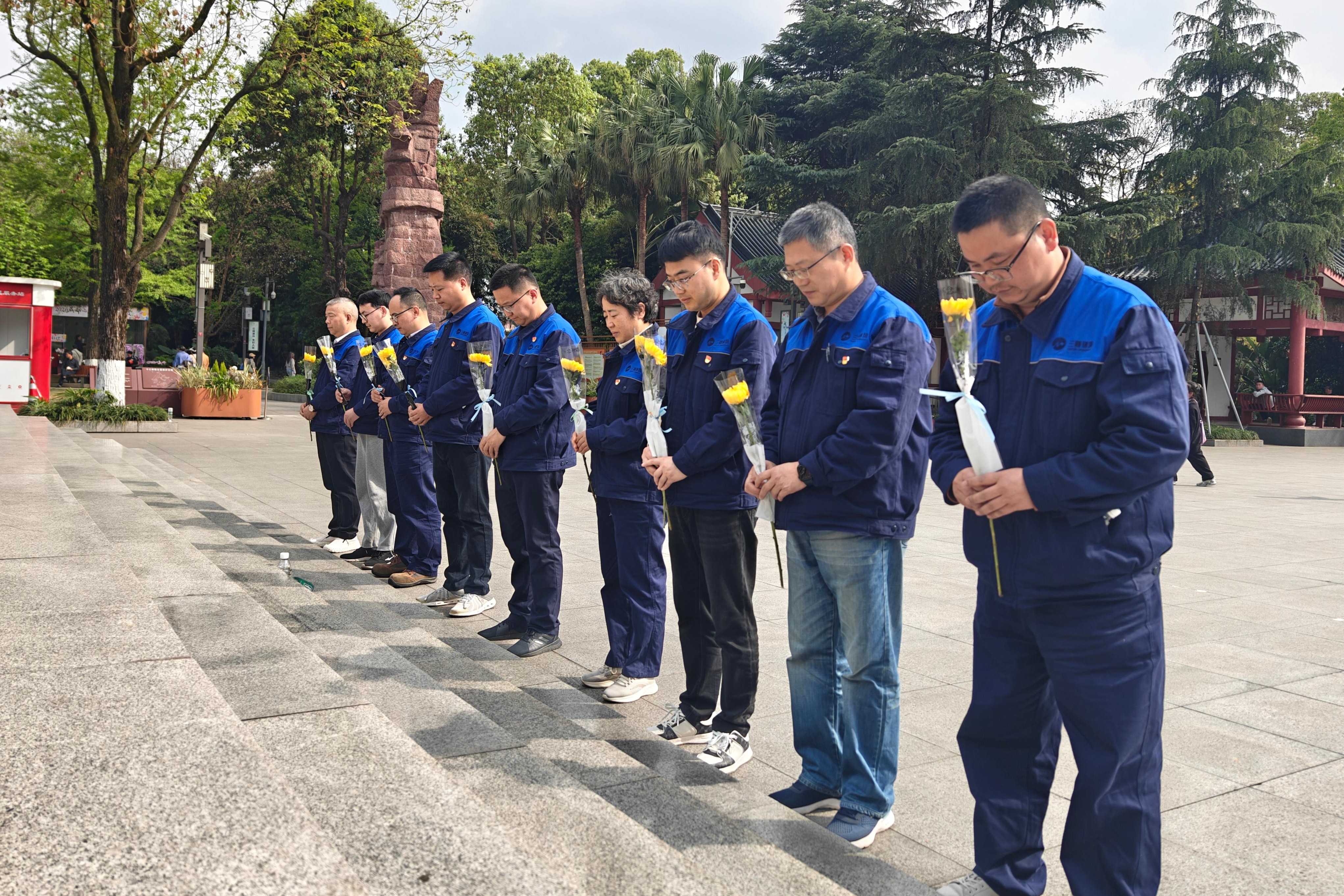 成都三峰公司清明祭奠英烈主題黨日活動照片 (3).jpeg